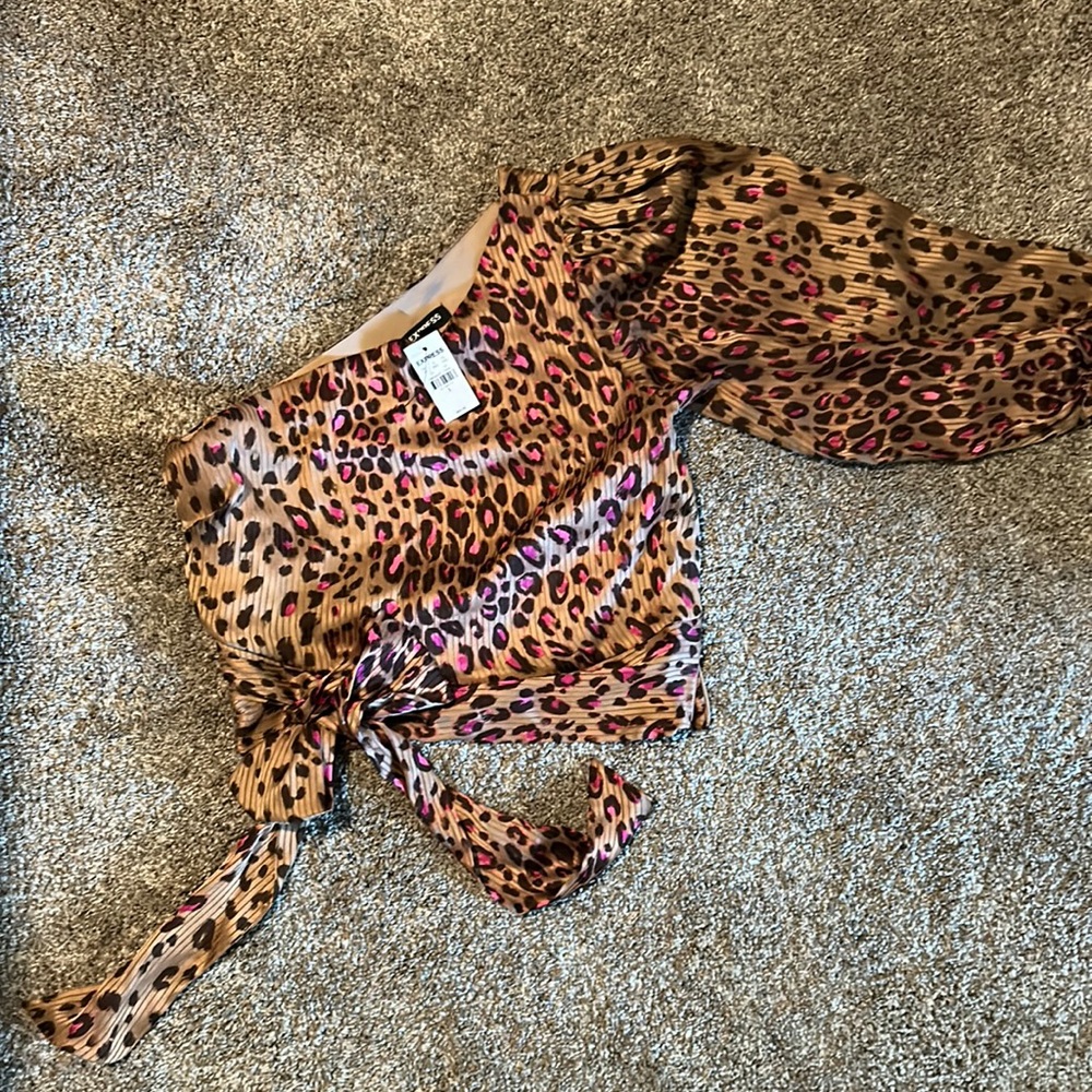 One sleeve animal print top